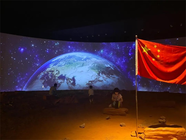 1000㎡超大空間、44*8米巨型弧幕 SEEMILE助力中國航天官方藝術(shù)特展